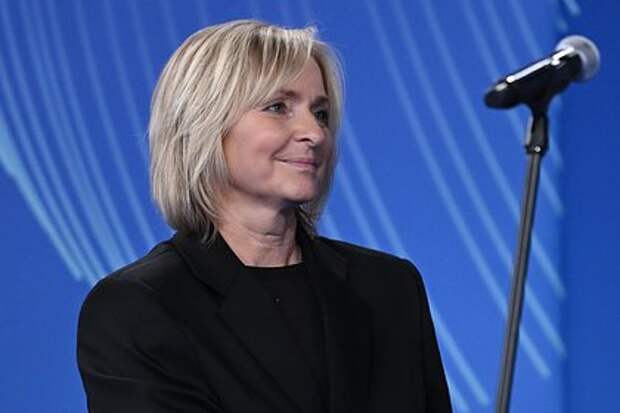 Тренер объяснила, почему Ильтерякова не повернулась к флагам во время гимна Украины