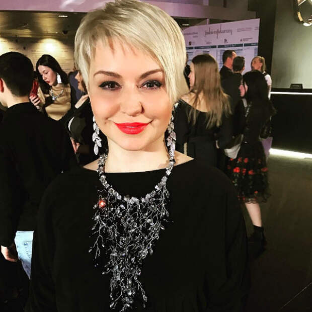 Катя Лель сломала руку накануне экзаменов Катя Лель сломала руку накануне экзаменов
