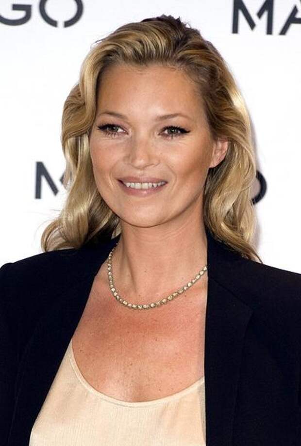 4. Кейт Мосс (Kate Moss), 38 лет, супермодель и актриса Рост: 172 см Параметры: 86,5-58-89 Заработано за год: €50 млн. 4. Кейт Мосс (Kate Moss), 38 лет, супермодель и актриса Рост: 172 см Параметры: 86,5-58-89 Заработано за год: €50 млн.