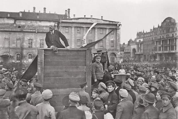 Владимир Ильич выступает перед частями Красной Армии отправляющимися на Польский фронт. Москва, 5 мая 1920 года. история, события, фото