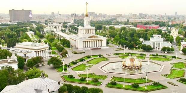 Собянин обсудил возрождение ВДНХ с жителями северо-востока Москвы. Фото: Д. Гришкин mos.ru