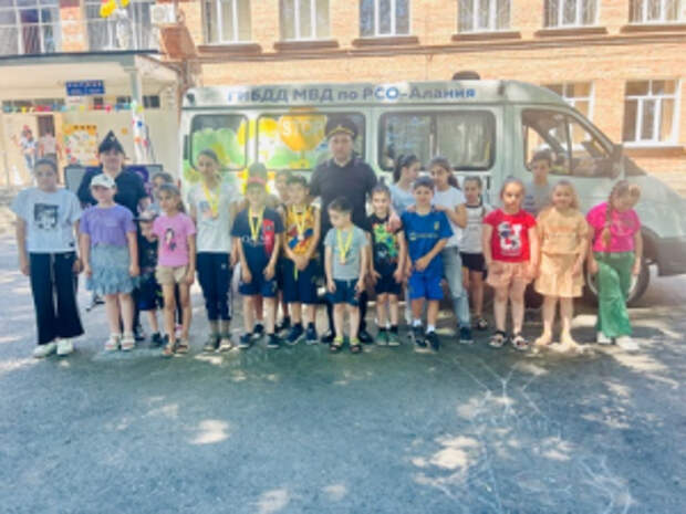 В Пригородном районе Северной Осетии агитационный автобус побывал в двух школах