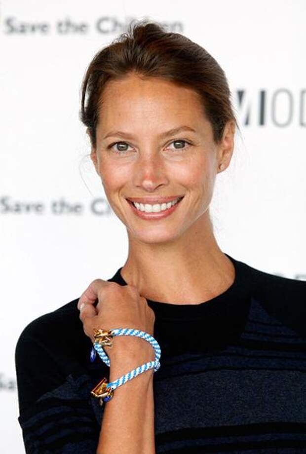 16. Кристи Тарлингтон (Christy Turlington), 46 лет, супермодель Рост: 178 см Параметры: 88-58-89 Заработано за год: €11 млн. 16. Кристи Тарлингтон (Christy Turlington), 46 лет, супермодель Рост: 178 см Параметры: 88-58-89 Заработано за год: €11 млн.