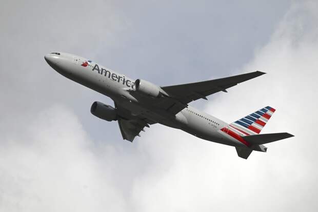 Пассажирский самолет развернулся в воздухе из-за поломки туалетов