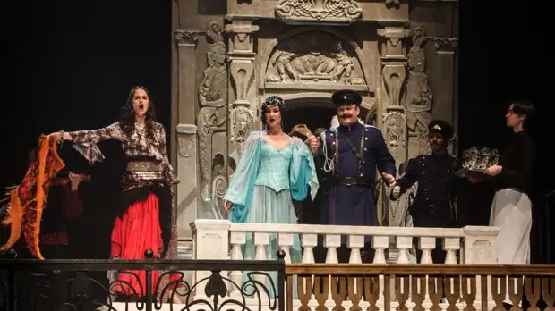 «Мечта реализовалась»: Бузова выступила на сцене МХАТа