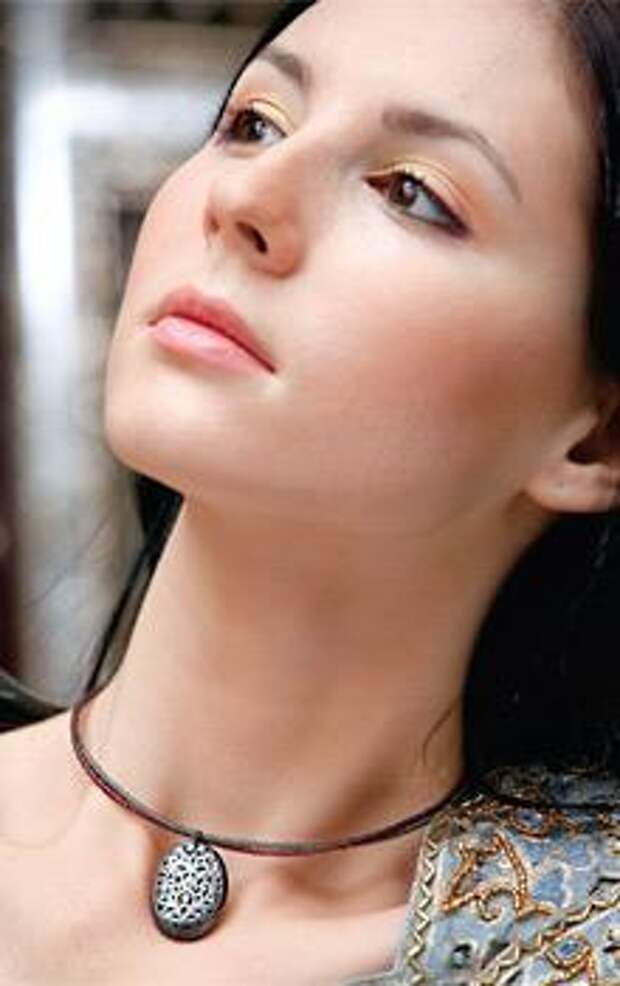 Ретроукрашение из пластика.