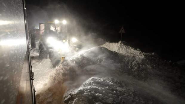 В Южно-Сахалинске введен режим ЧС из-за мощного урагана