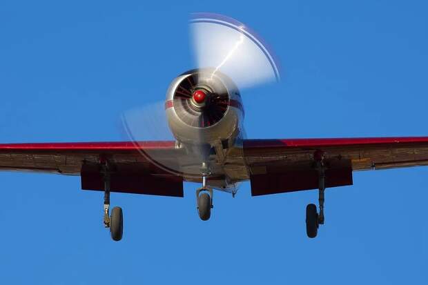 Показаны кадры погони украинского Як-52 за «Геранью» в небе над Одессой