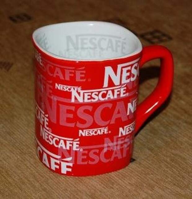 Nescafe подарочный набор. Кружка Нескафе красная. Стакан Nescafe красный. Кружка красная 400 Nescafe. Кружка Нескафе красная объем.