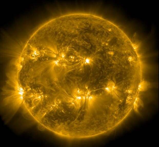 На Солнце формируется новое супер-пятно на линии Солнце-Земля