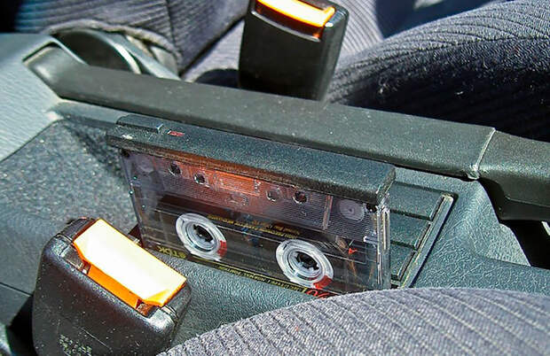 15 странных вещей, которыми апгрейдили автомобили в 1990-х