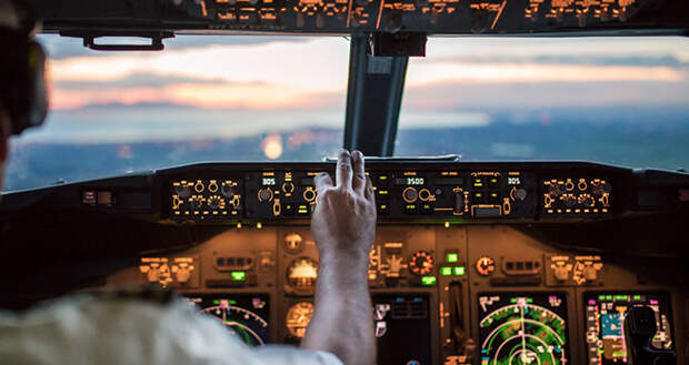 Авиакомпания «Россия» пытается остановить утечку кадров за рубеж Авиакомпания «Россия» пытается остановить утечку кадров за рубеж