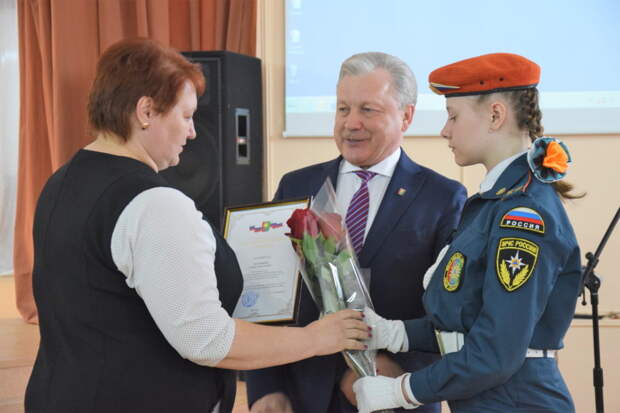 Кадетов, спасших 14 человек при пожаре в московской гостинице, чествовали в Братске