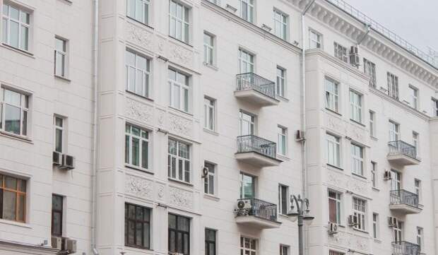 Почти 30 зданий с филенками отремонтировали в столице в 2025 году