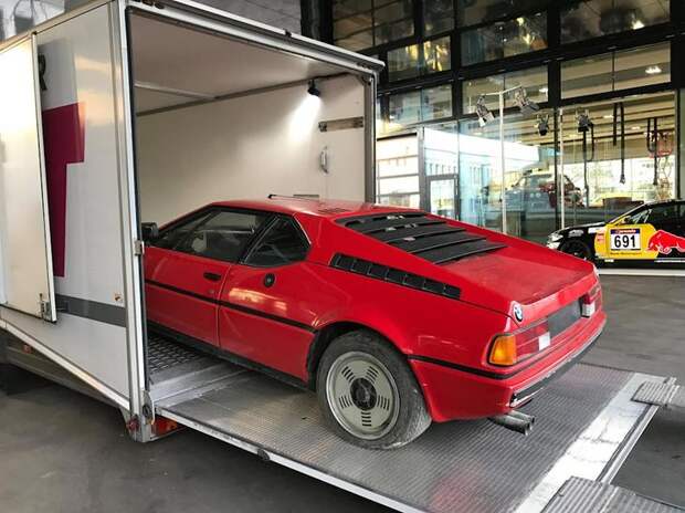 После многолетнего простоя в итальянском гараже M1 увезли в Германию, где ее приведут в порядок и поставят на ход