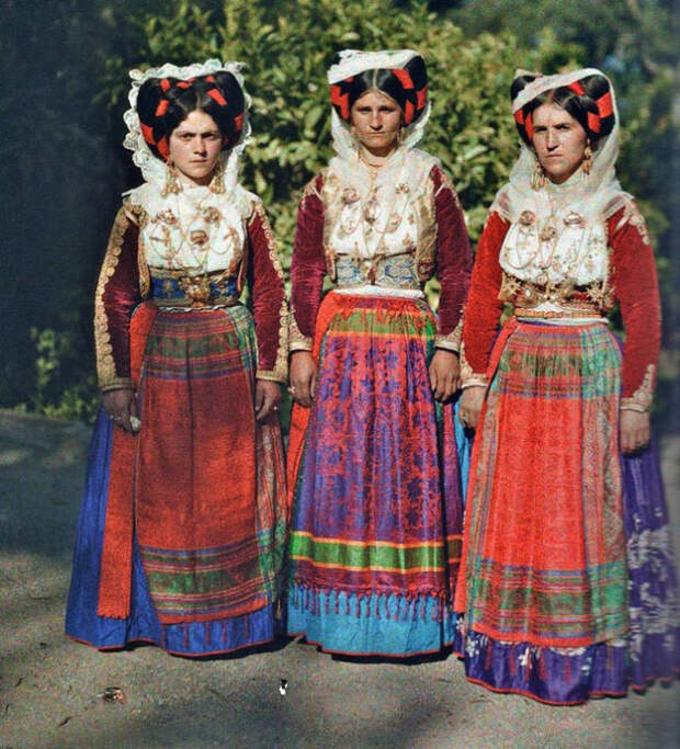 Женская мода: 15 ретро фотографий национальных платьев разных народностей начала ХХ века