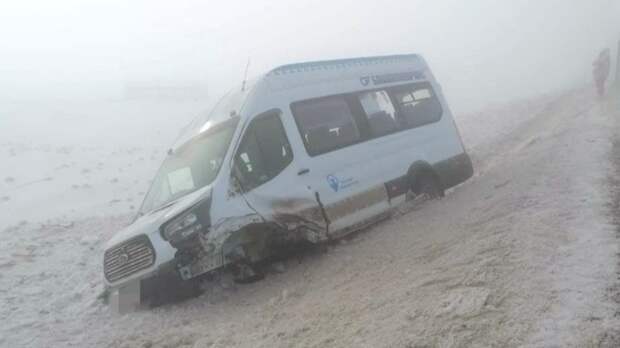 В Башкирии из-за тумана произошло ДТП с пассажирским автобусом и легковушкой