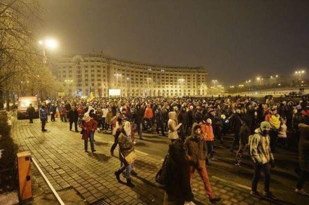 Протест против коррумпированных чиновников (7 фото) Протест против коррумпированных чиновников (7 фото)