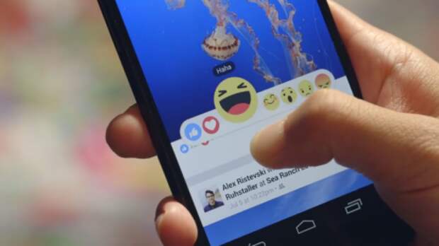 Пользователи Facebook поставили рекорд по посещениям с мобильных устройств