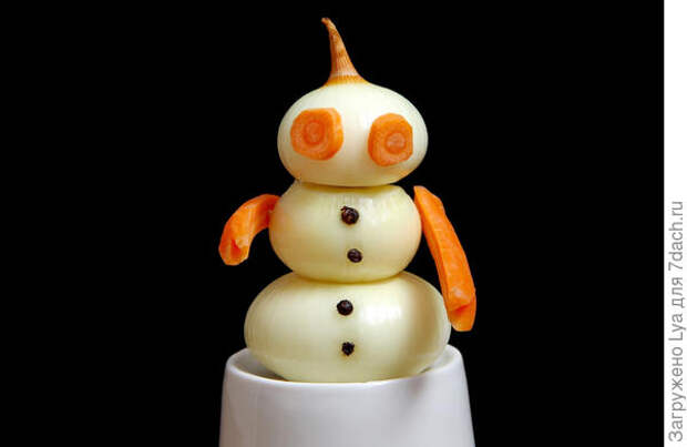Снеговик из лука и моркови