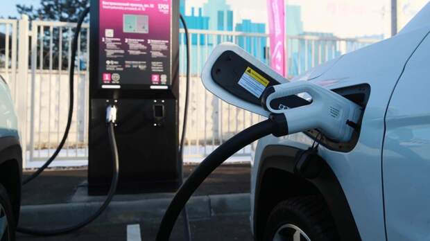 Первый городской зарядный хаб для электромобилей открыли в Москве