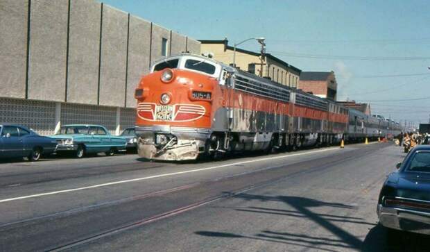 Поезд «Калифорния Зефир» отправляется в Чикаго, 1968 год, близ Сан–Франциско история, ретро, фото