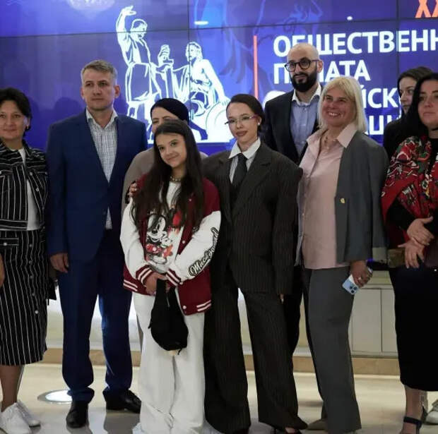 Инстасамка с исполнительницей трека