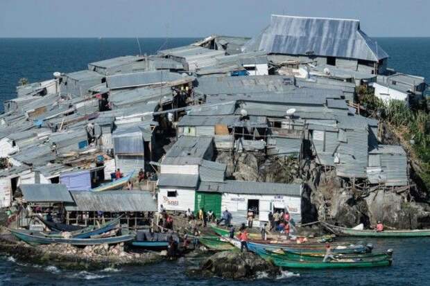 S7 жутких фото самого густонаселенного острова в Африке