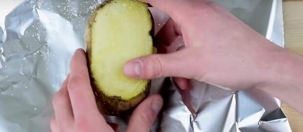 картофель запеченный с сыром в фольге