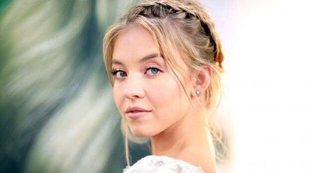 Сидни Суини досталась роль первой роковой женщины в истории литературы