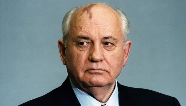 "Должен ли Горбачев сидеть в тюрьме?" - вопрос, который терзает миллионы.