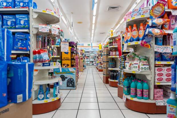 Россиянка описала аптеки в Мексике фразой «половина пространства занята едой»