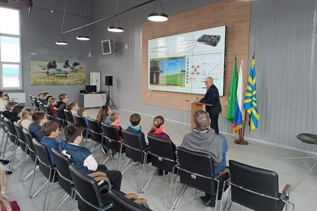 Школьники Майкопа познакомились с военным образованием в МГТУ