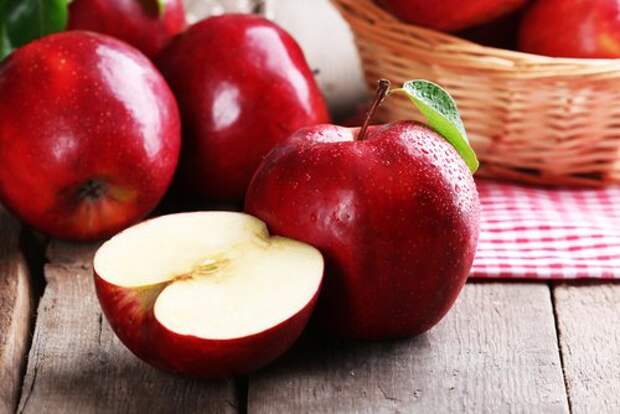 Яблоки и фрукты