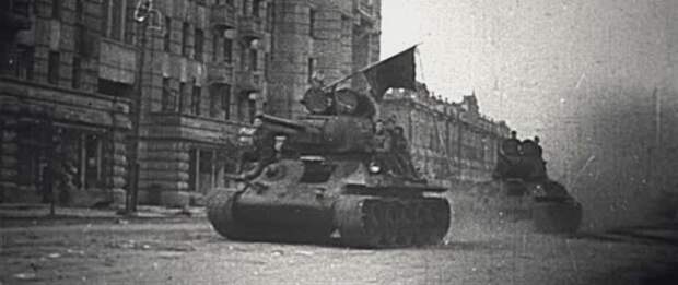 Т-34 вступают в освобожденный Орел, 5 августа 1943 года