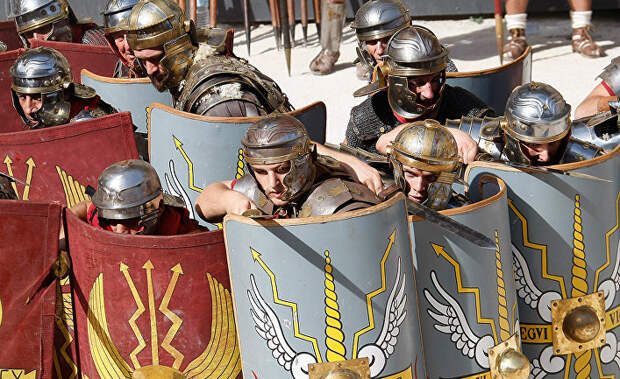 Римские легионеры во время исторической реконструкции