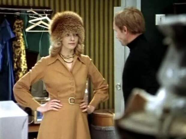 Кадр из фильма *Служебный роман*, 1977 | Фото: april-knows.ru Кадр из фильма *Служебный роман*, 1977 | Фото: april-knows.ru