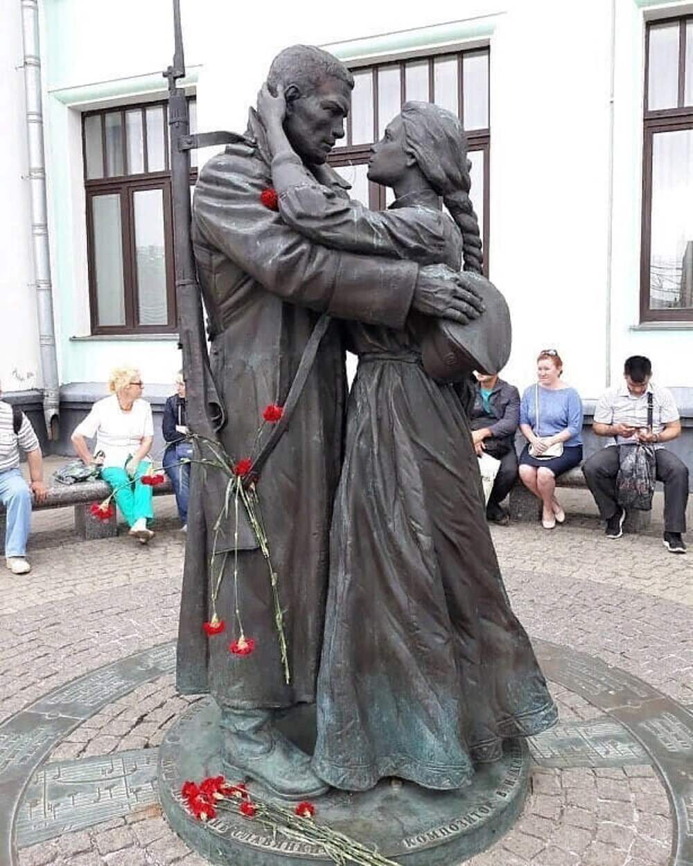 памятник прощание славянки на белорусском вокзале