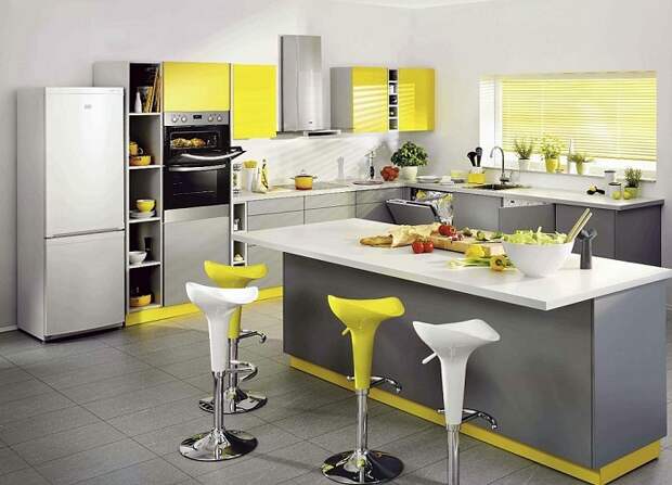 Украсить кухню возможно при помощи такого нестандартного оформления её в серо-желтых тонах.