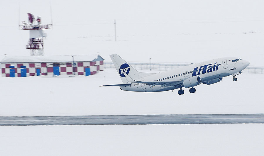 13 билетов на двоих детей: СК и прокуратура проверят обстоятельства перелёта россиянки с больными сыновьями