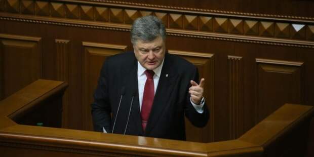 Порошенко объяснил падение уровня жизни украинцев экономической агрессией Кремля