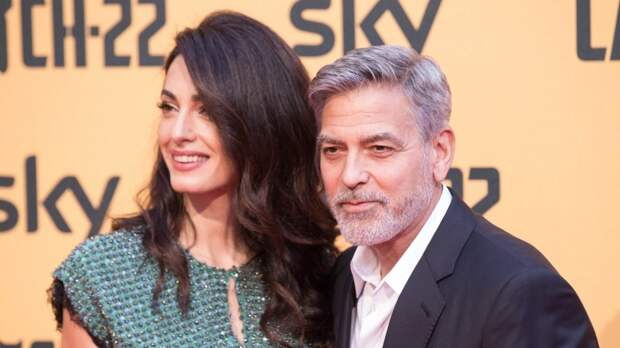 Джордж Клуни назвал фейковой новость о беременности его супруги