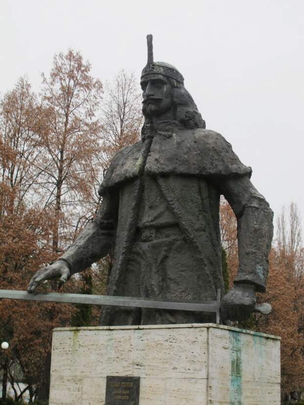 Памятник в Тырговиште, столице средневековой Валахии.