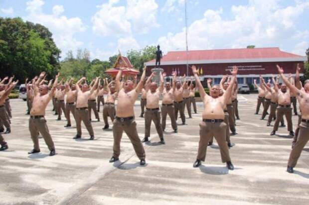В Таиланде появился лагерь для полицейских с лишним весом