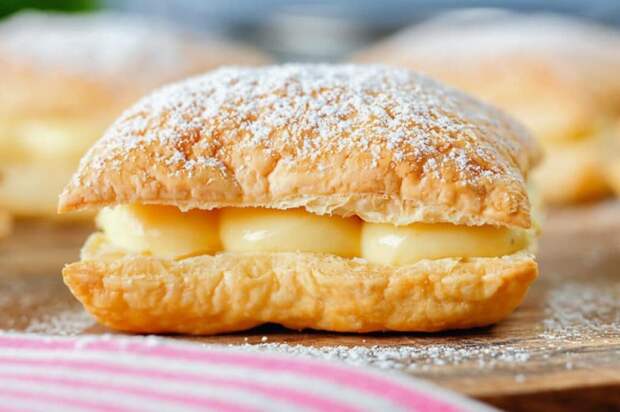 Избегайте десертов с кремовой начинкой. \ Фото: anitalianinmykitchen.com.