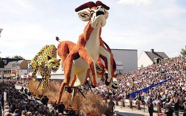 Невероятные цветочные скульптуры на параде Bloemencorso Zundert (21)