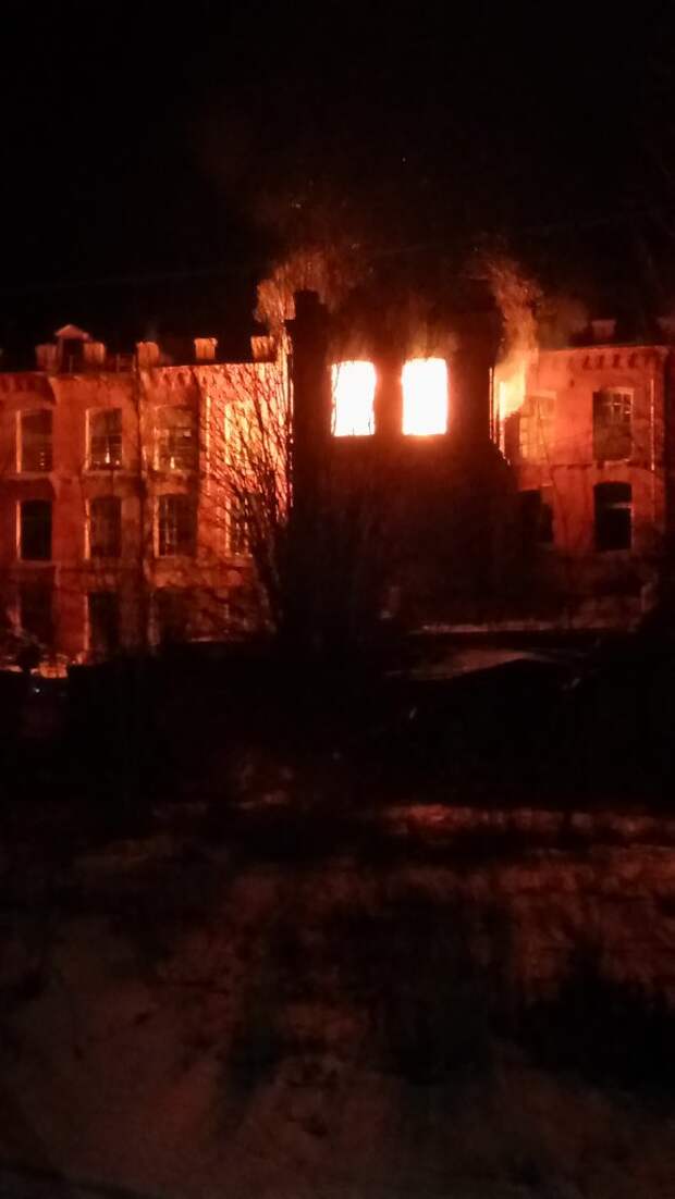 В Тверской области загорелась историческая мануфактура