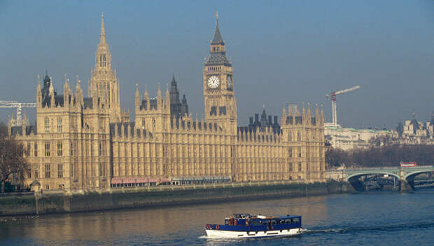 Вестминстерский дворец на берегу Темзы в Лондоне. Архивное фото