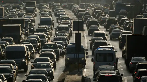 Пробки в Москве достигли девяти баллов