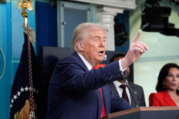 Трамп заявил о масштабной экологической катастрофе из-за прорыва канализации